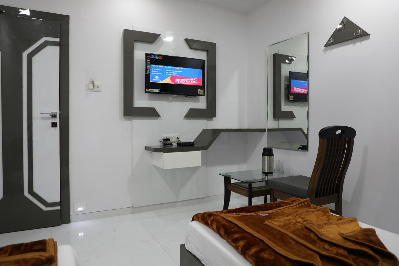 Hotel Pearl Navi Mumbai Exterior photo
