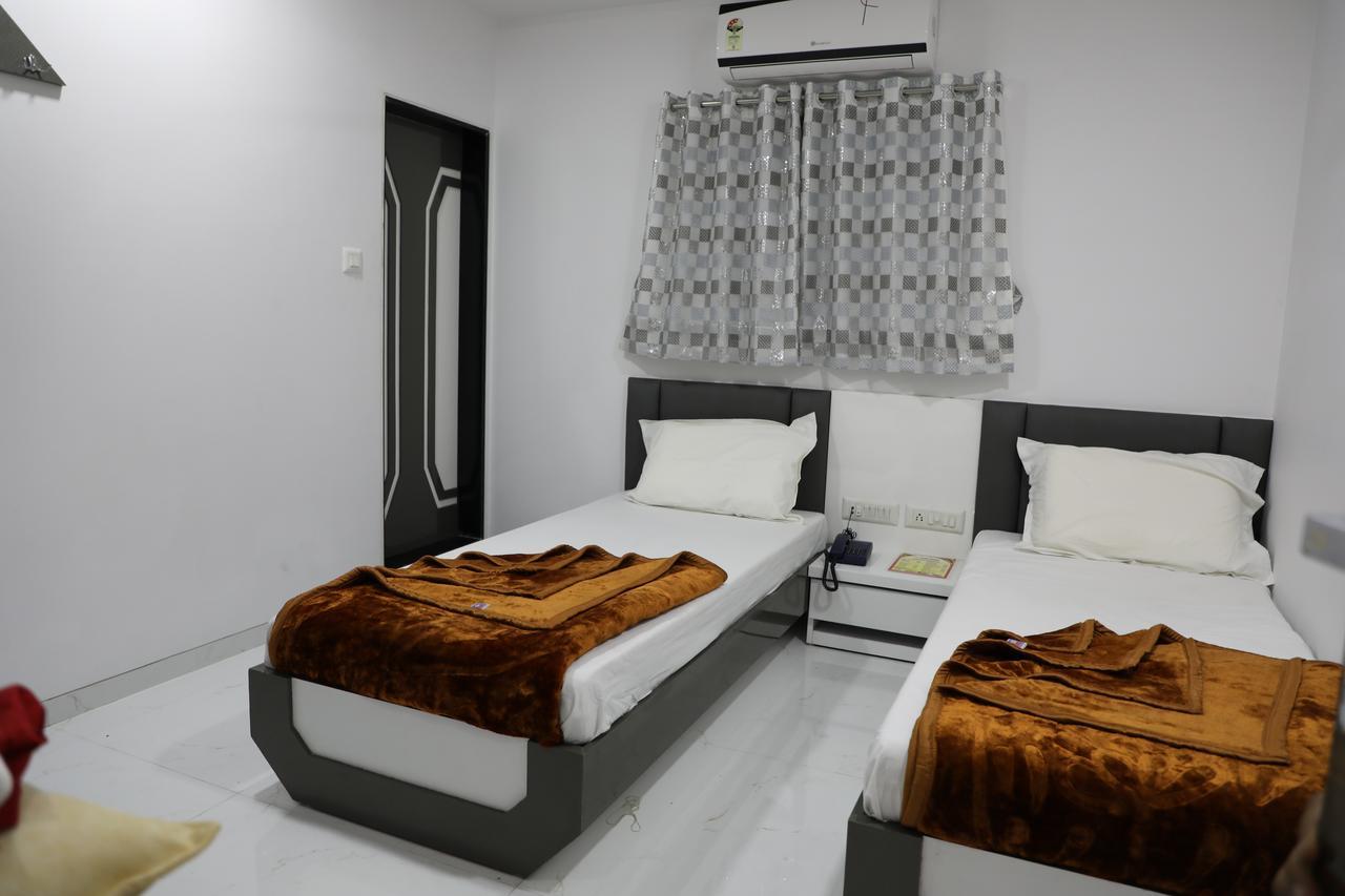 Hotel Pearl Navi Mumbai Exterior photo