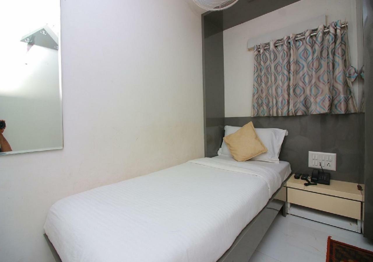 Hotel Pearl Navi Mumbai Exterior photo